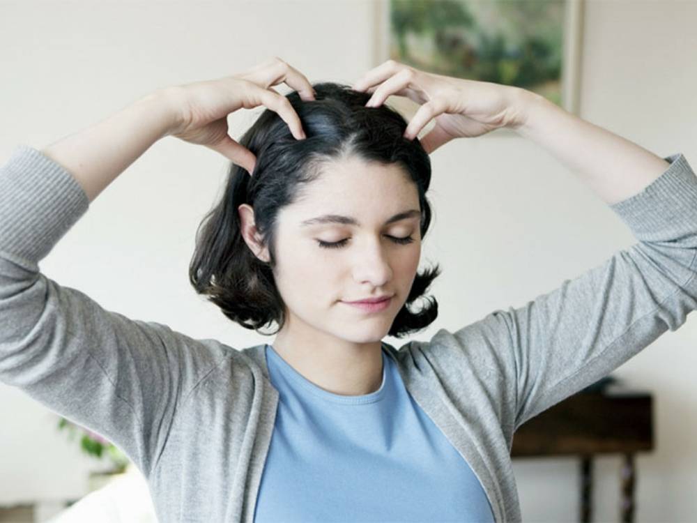 Massage da đầu vừa giúp bạn giảm stress, vừa giúp cải thiện quá trình lưu thông dưỡng chất đến tóc
