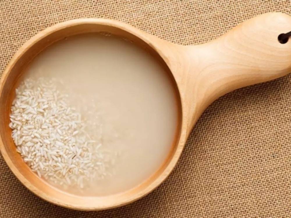 Nguyên liệu có giá thành rẻ và dễ tìm như nước gạo chứa nhiều dưỡng chất cho tóc