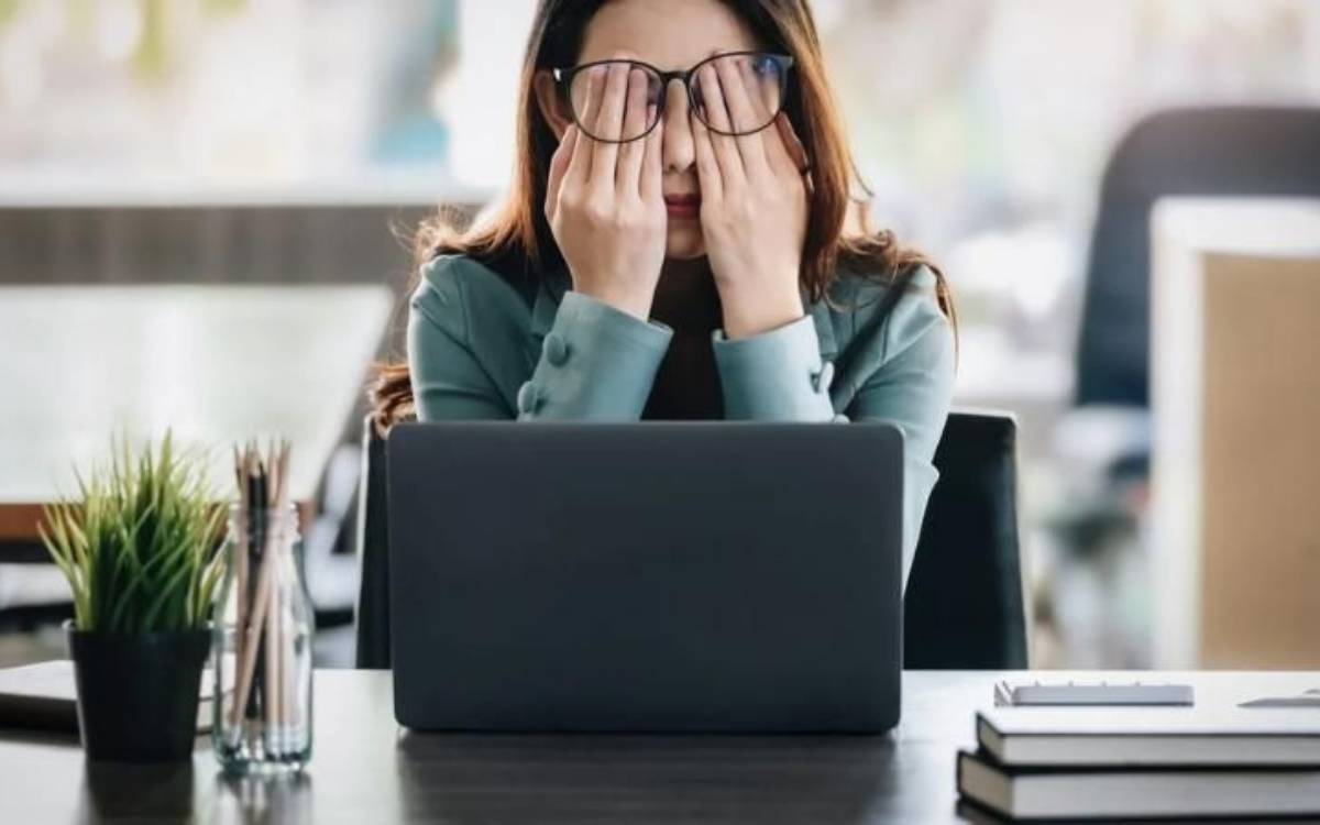 Stress kéo dài khiến rụng tóc