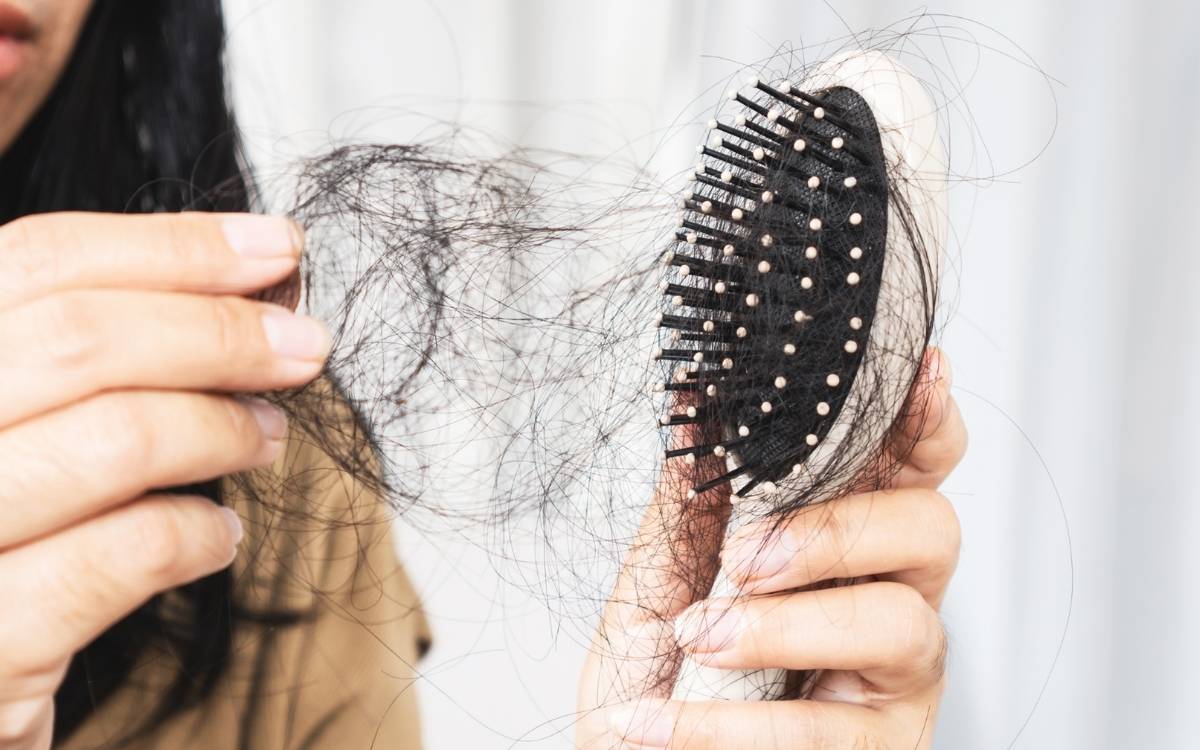 Tóc gãy rụng là vấn đề nhiều chị em gặp phải