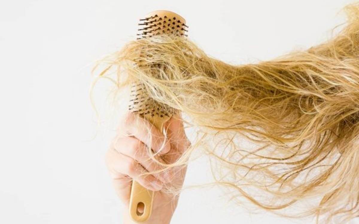 Tẩy nhuộm nhiều khiến tóc hư tổn